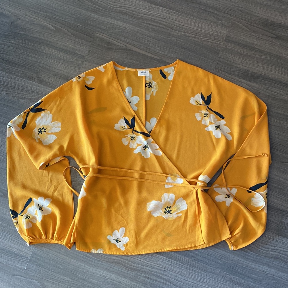 Aritzia WILFRED Lilia Floral Wrap Blouse with Ties available in S and L - Picture 13 of 16